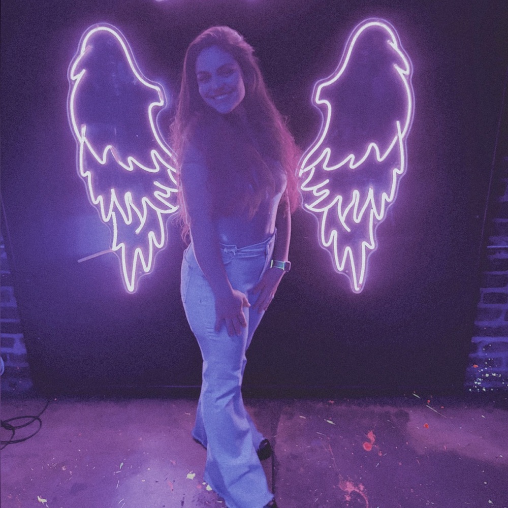 Meet your Posher, Emily⚡️